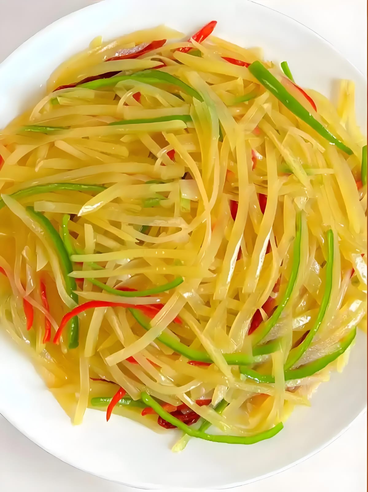 100. Картофель, нарезанный соломкой с острым и кислым соусом